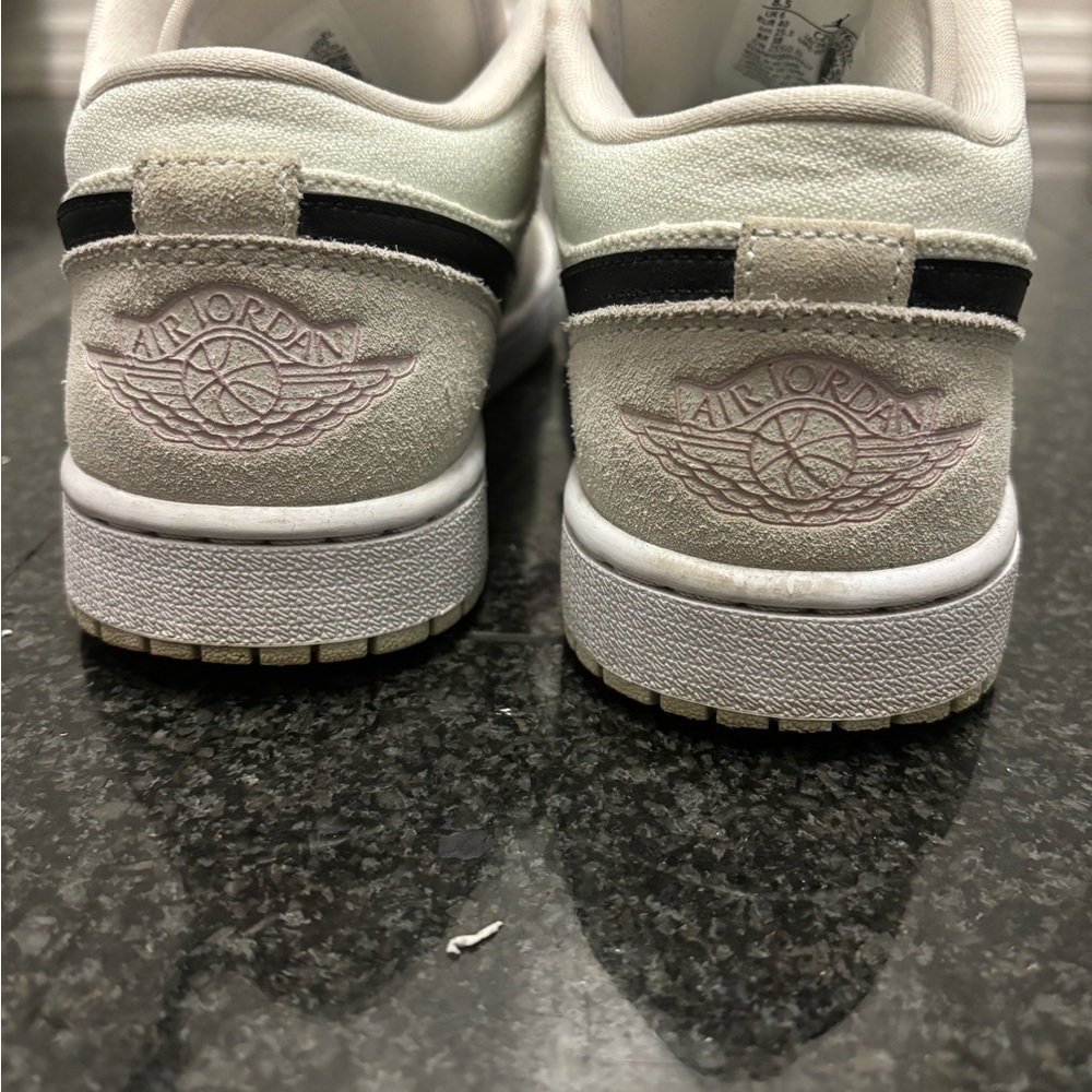 Air Jordan’s womens ’barely there’ - Picture 3 of 4